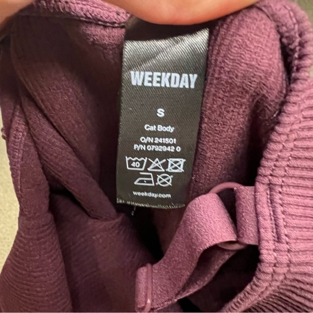 Weekday Cat Ribbed Bodysuit Color Wine - Picture 2 of 8